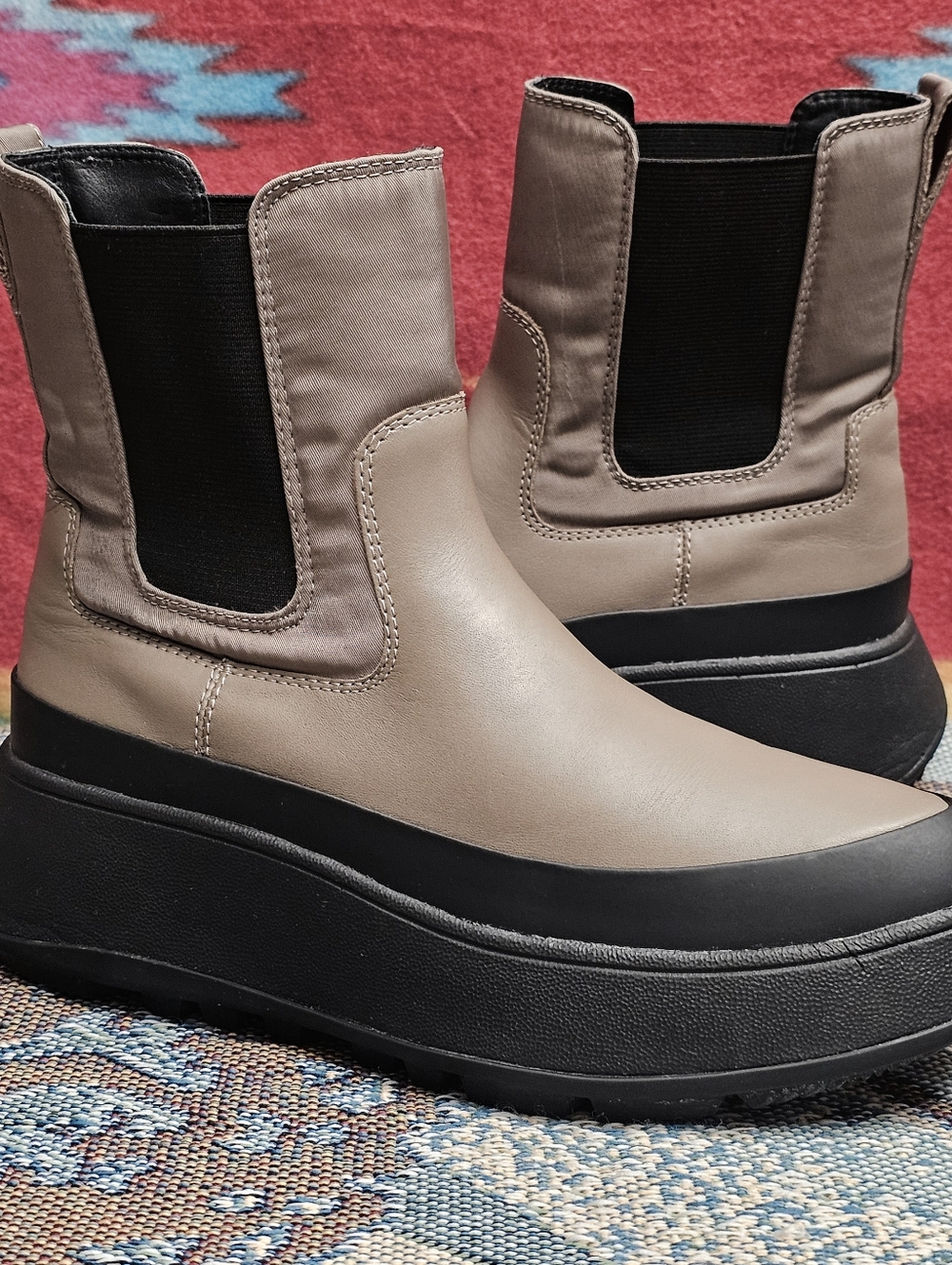 FitFlop F-MODE Womens Booties Size 6 Slip Resistant Pull-On Minky Grey Boots